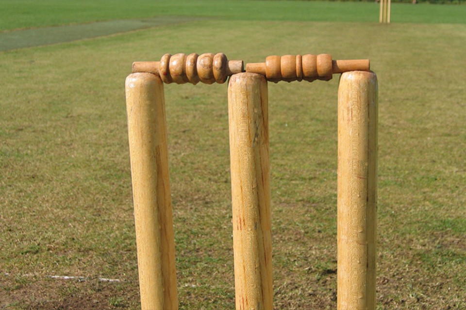 Cricket-England all out for 407 in second test, trail India by 180 runs
